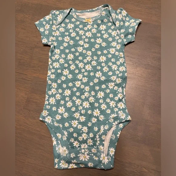🎀 NEW! • Carters • 5️⃣ Onesies/bodysuit bundle ⭐️ | 3 months - Picture 4 of 11